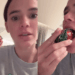 Bruna Marquezine ganha caixa de morango do amor de luxo e conta o que achou